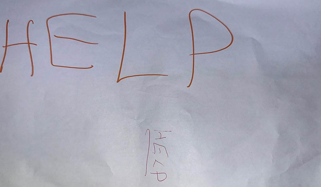 Reggio, “Help” al balcone: così le figlie salvano la madre dalla violenza del padre