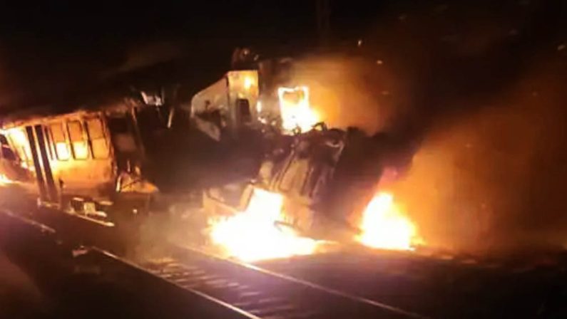 VIDEO - Incidente ferroviario alla periferia di Corigliano