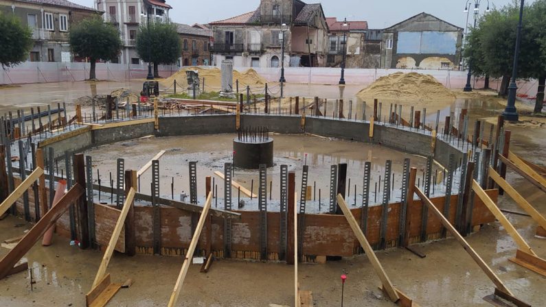 Mileto, Giuseppe Calzone contro la nuova Piazza Italia: «È uno scempio»