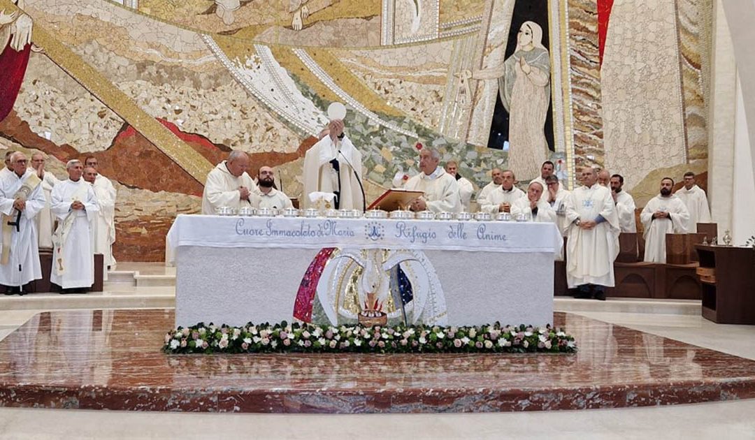 Il vescovo Nostro durante la celebrazione