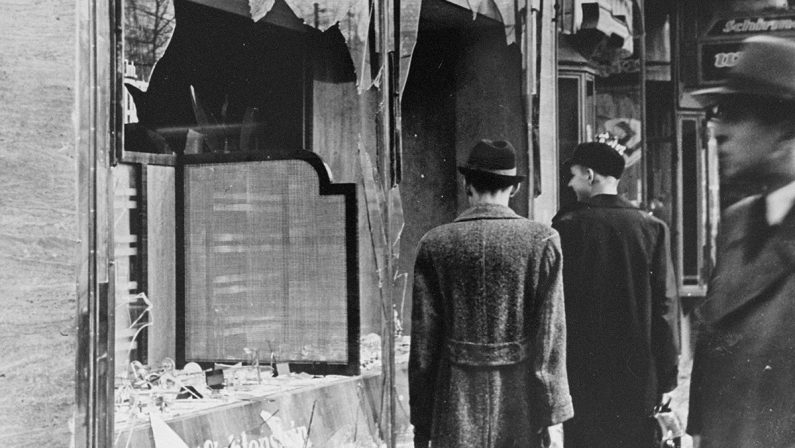 Notte dei cristalli, l’antisemitismo nelle vetrine naziste