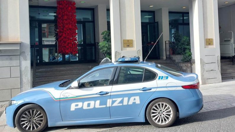 Rubano una Panda e speronano la polizia: due arresti a Reggio