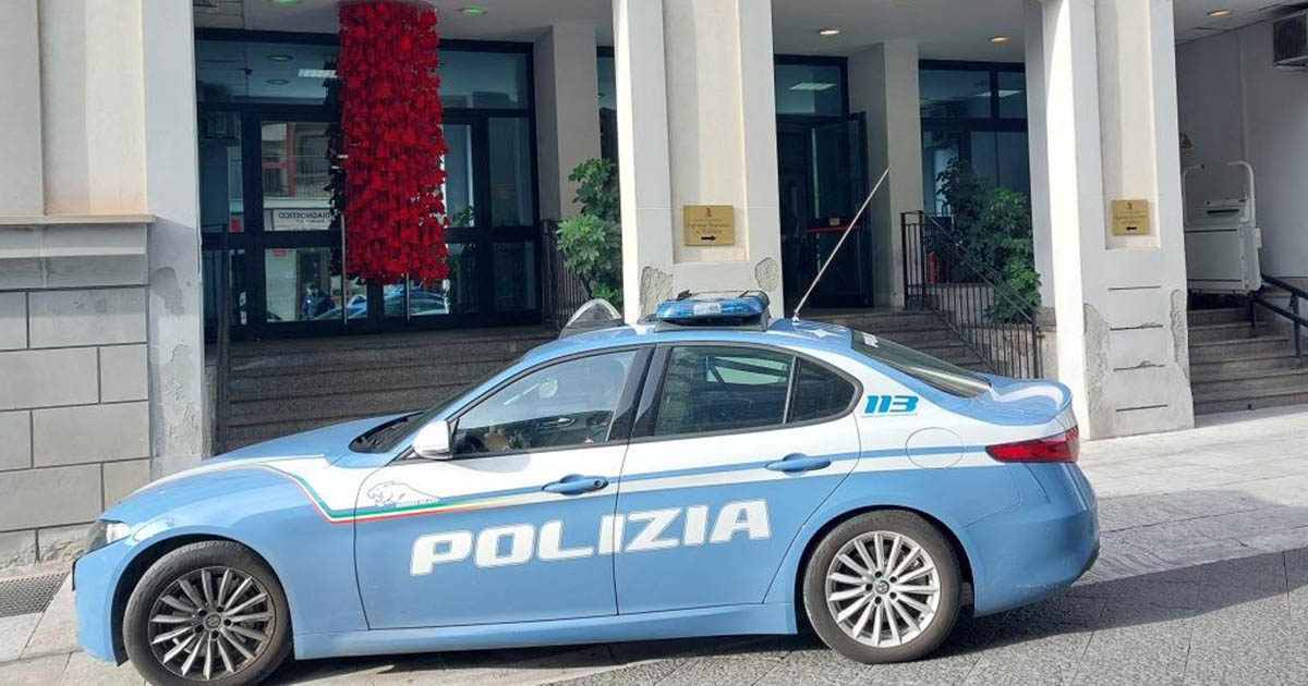 Rubano una Panda e speronano la polizia: due arresti a Reggio