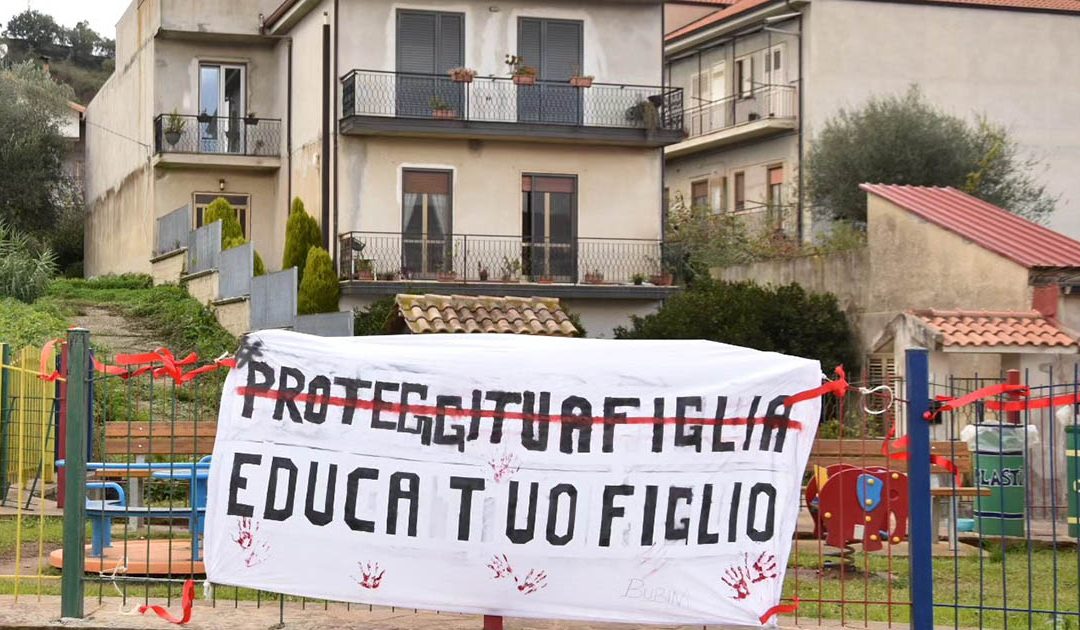 Sant’Onofrio, il Comune ordina di rimuovere uno striscione contro la violenza sulle donne