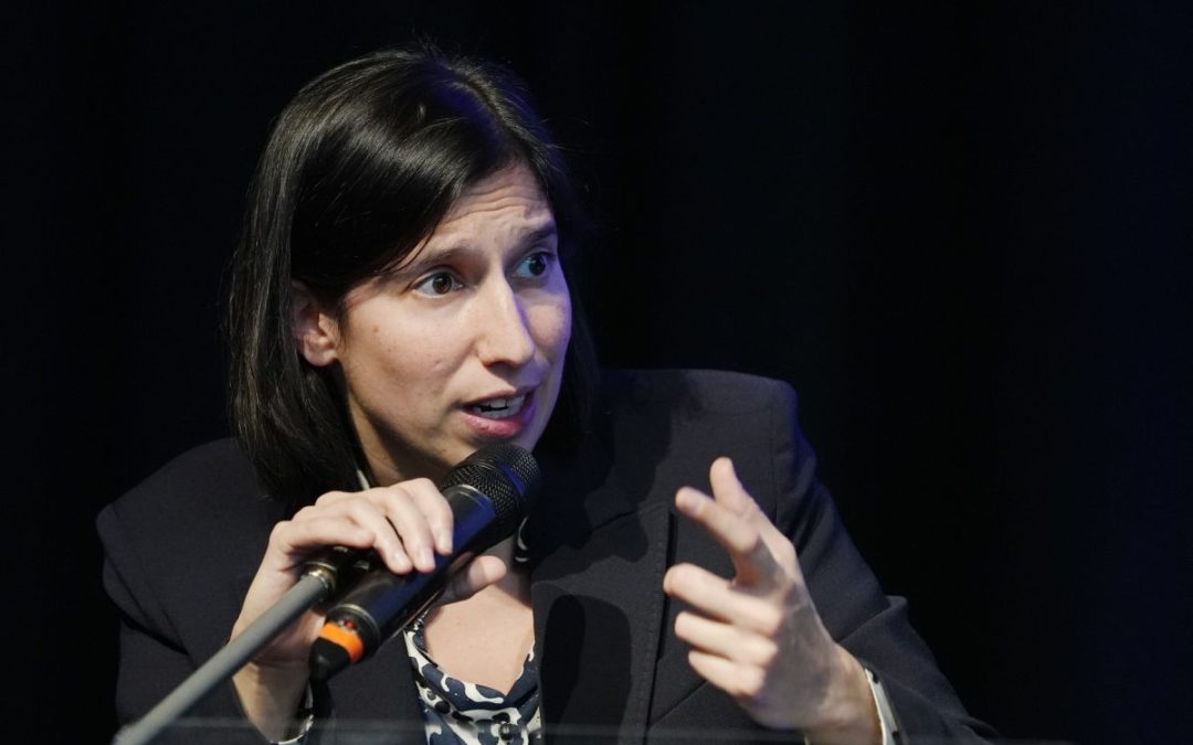 Salario minimo, alla Camera passa il nuovo testo. Schlein “Giorno triste”