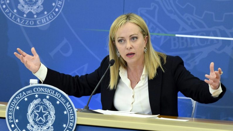 Pace e forza militare: le parole della Premier Meloni sfidano la Costituzione?