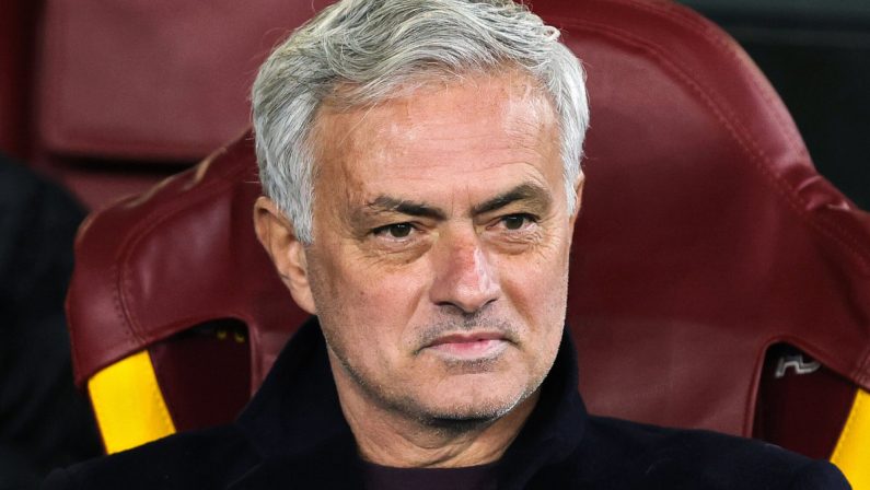 Mourinho “Napoli sempre forte, sono i campioni d’Italia”