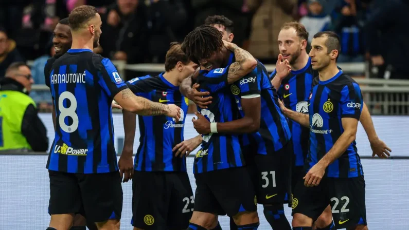 Inter-Lecce 2-0 con Bisseck e Barella, nerazzurri a +4 sulla Juve