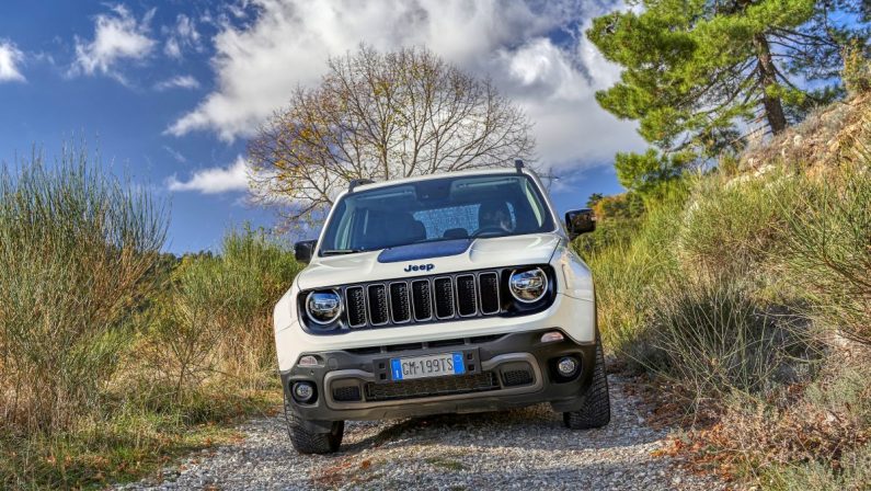 Con Jeep Renegade 4xe in visita a Grasse, capitale mondiale dei profumi