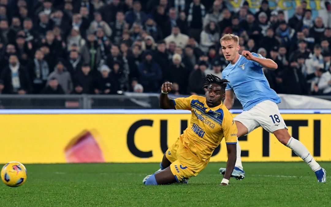 Soulé illude il Frosinone, la Lazio rimonta e vince 3-1