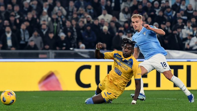 Soulé illude il Frosinone, la Lazio rimonta e vince 3-1