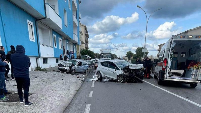 Tragico inseguimento a Cariati: ruba un’auto, si schianta muore e ferisce una donna