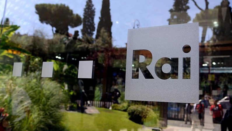 Rai e Bbc, il futuro è appeso al canone e si deciderà nel 2027