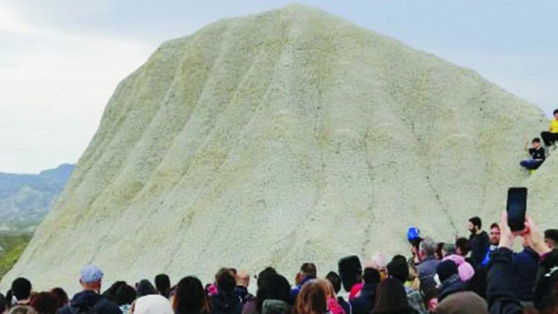 Le “dune gialle” di Cutro saranno accerchiate dalle pale eoliche