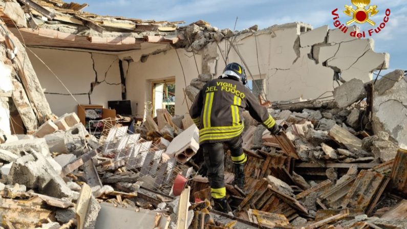 Esplosione un'abitazione in provincia di Cosenza