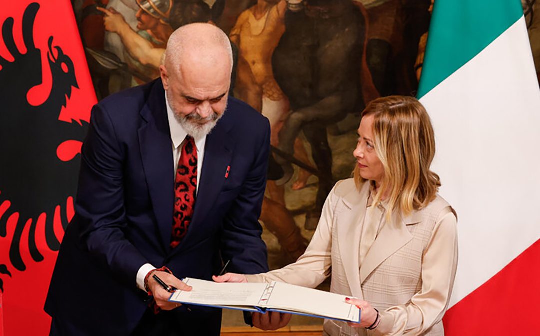 Edi Rama e Giorgia Meloni con l'accordo sui migranti