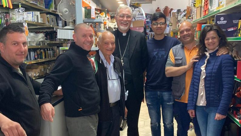 Intimidazione a imprenditori nel Vibonese, il vescovo Nostro incontra le vittime