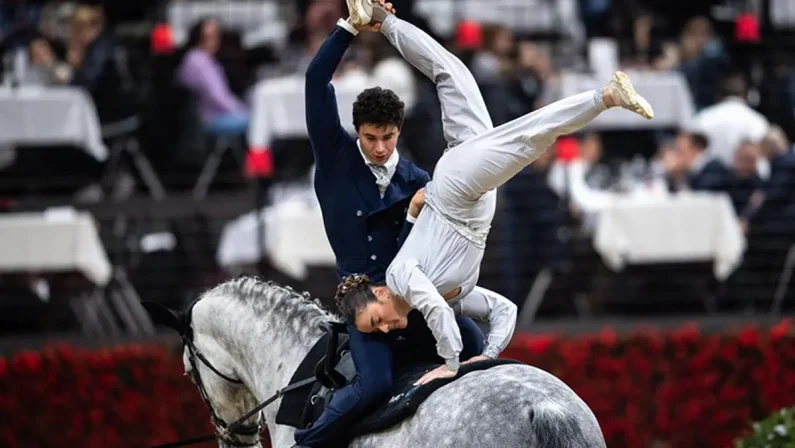 Equitazione azzurra d’oro in Coppa del mondo nel pas de deux