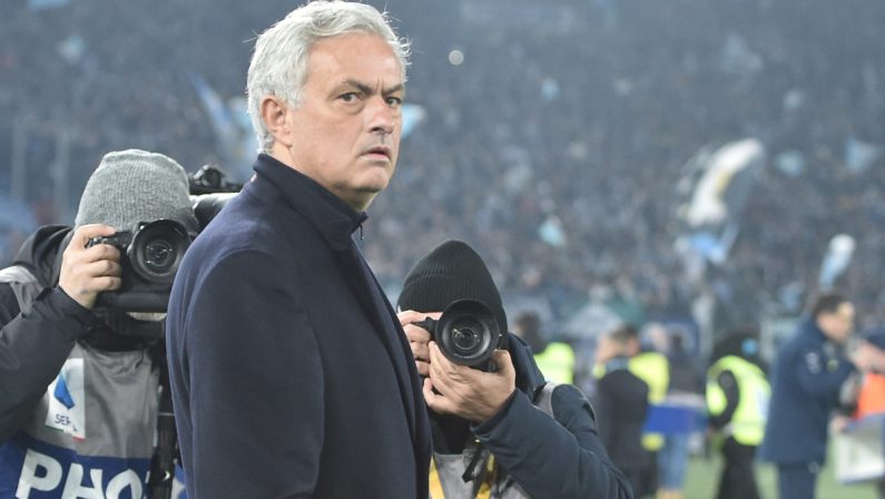 La Roma esonera Mourinho, De Rossi nuovo allenatore