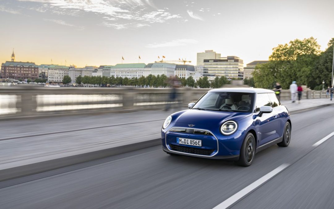 Mini, crescono le vendite e accelera l’adozione di veicoli elettrici