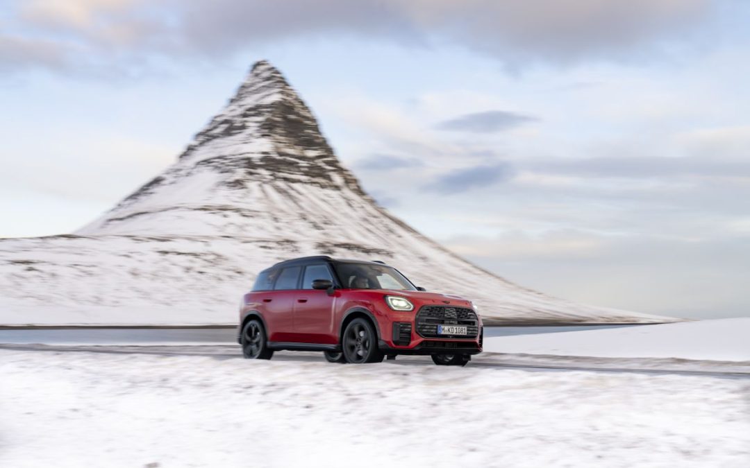 Mini presenta la nuova Countryman S All4 in allestimento JCW