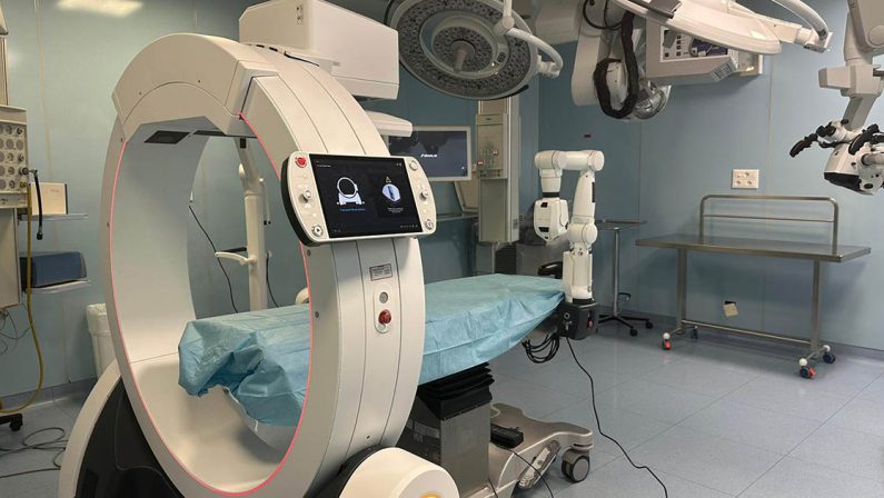 Neurochirurgia, presentato all'ospedale di Cosenza il Braccio robotico