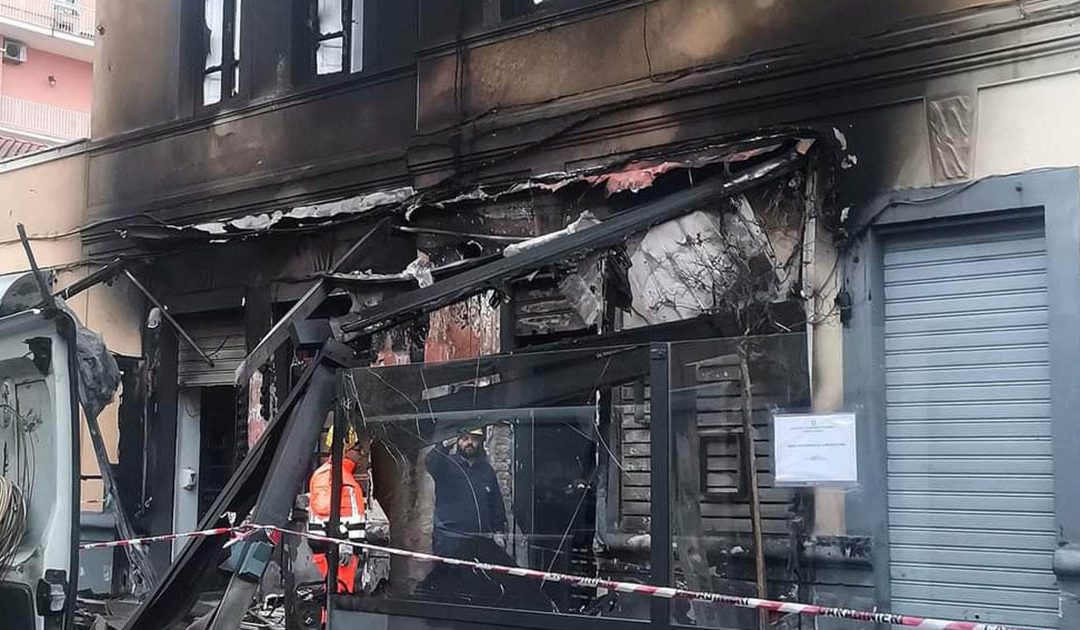 Il ristorante distrutto dalle fiamme