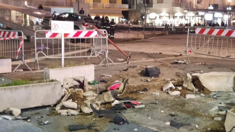 Tragedia sfiorata a Cosenza, auto si aziona da sola e va a sbattere in piazza Bilotti