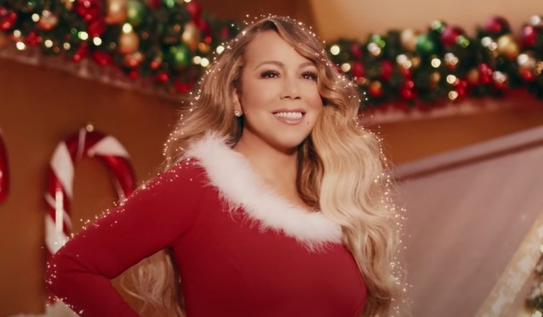 Mariah Carey nel video di All I want for Christmas is you