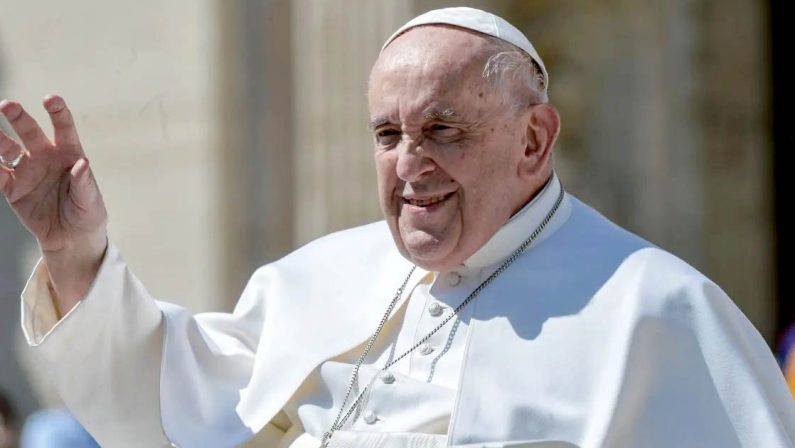 Individualismo, guerre, femminicidi Papa Francesco condanna "l'economia che uccide"