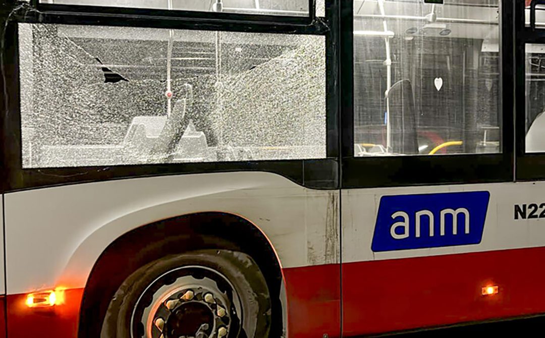 Un autobus danneggiato