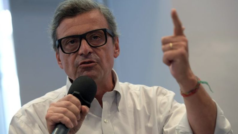 Calenda “Lancio un appello, opposizioni unite almeno sulle riforme”