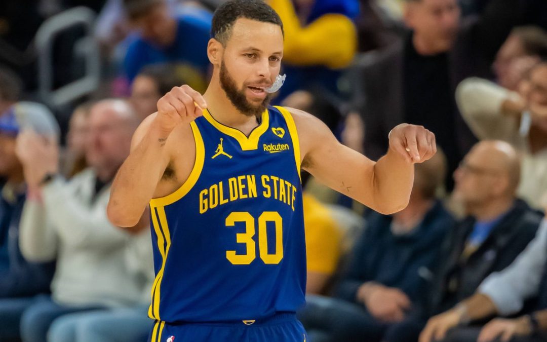 Curry trascina i Warriors, buon esordio Fontecchio ma Detroit ko