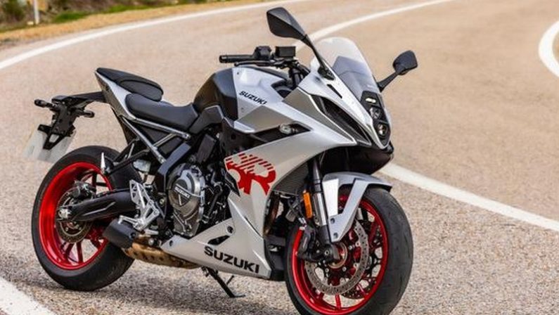 Per nuova Suzuki GSX-8R potenza, maneggevolezza e comfort