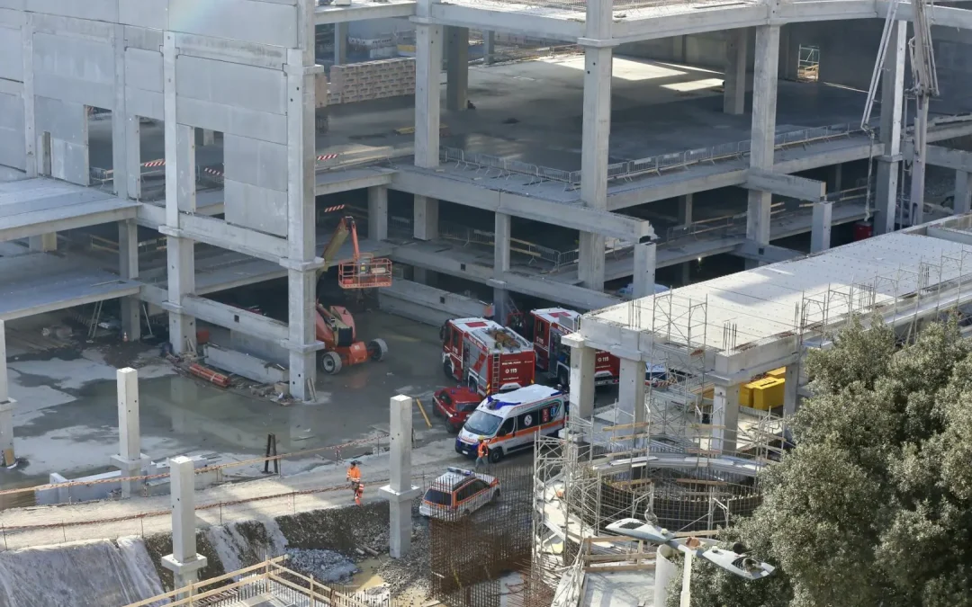 Crollo in cantiere supermercato a Firenze, sale a 4 bilancio vittime