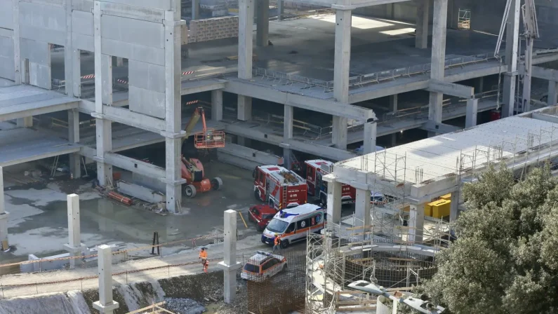 Crollo in cantiere supermercato a Firenze, sale a 4 bilancio vittime