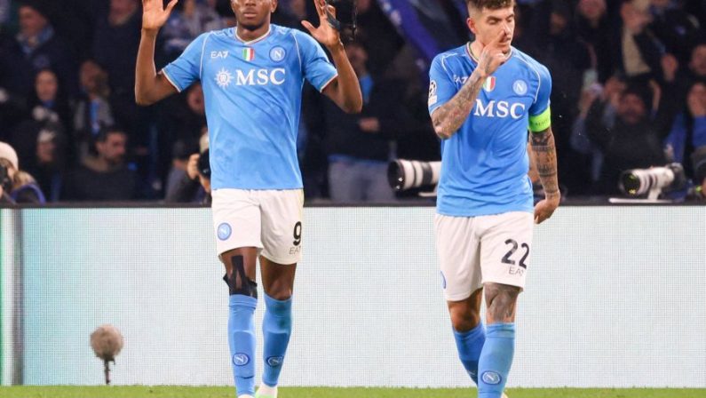 Osimhen risponde a Lewandowski, Napoli-Barcellona 1-1