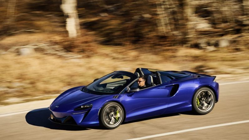 McLaren presenta la nuova Artura Spider