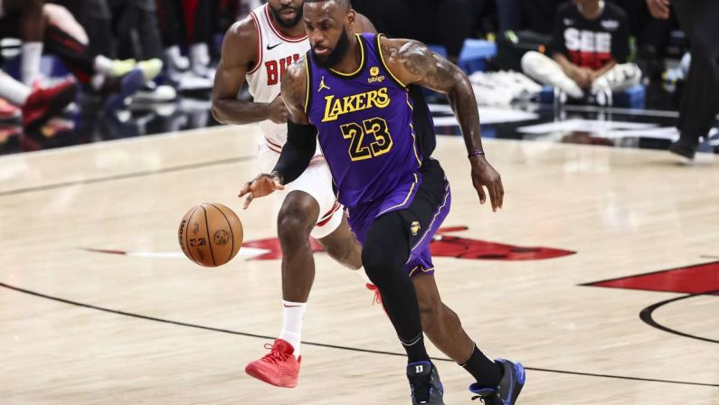 James decide il derby di Los Angeles, Doncic trascina Dallas