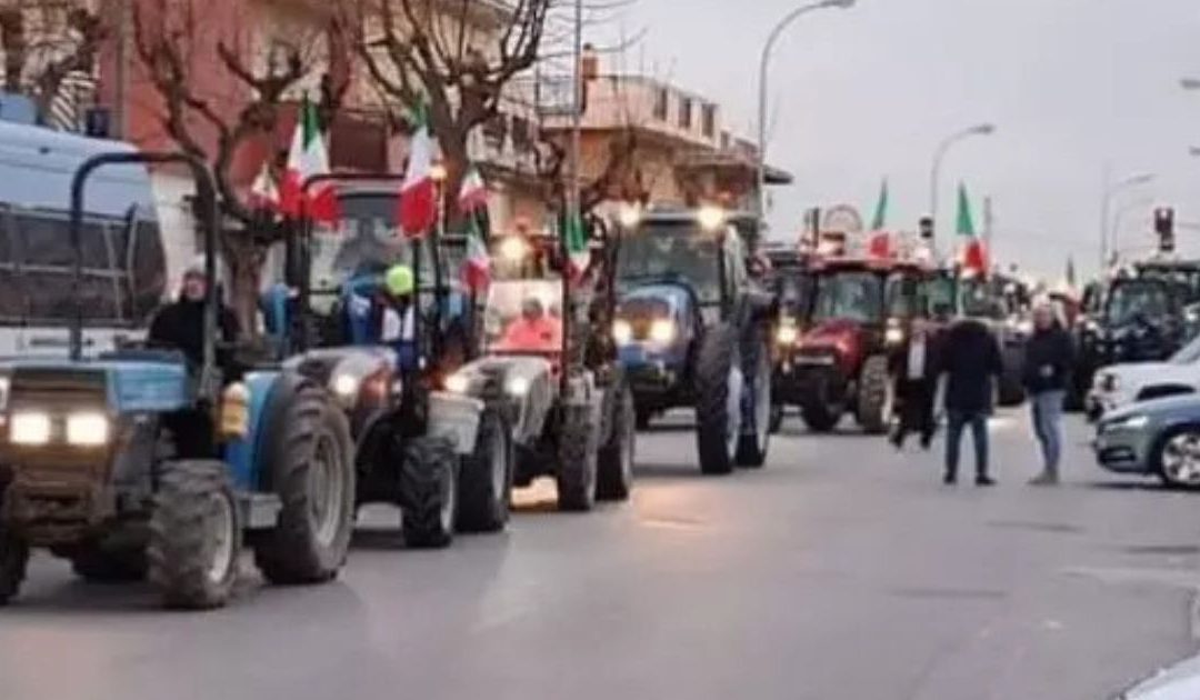I trattori in corteo da Barletta verso Bari