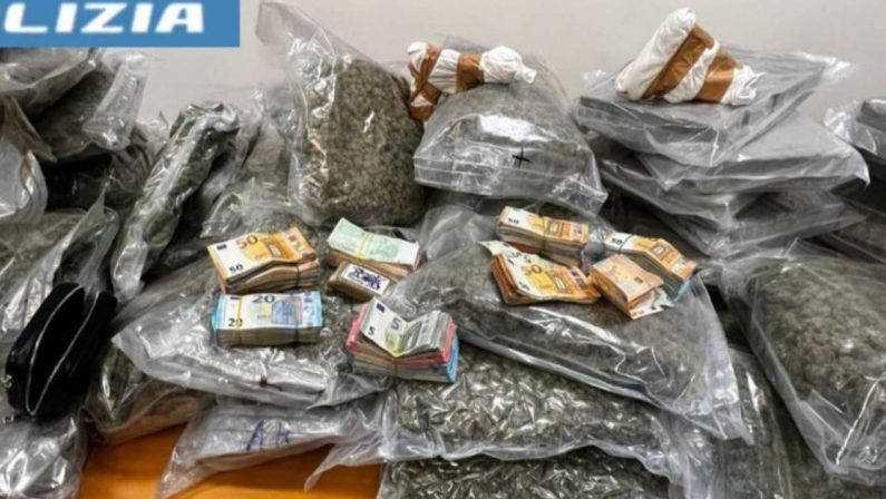 Napoli, 40enne sorpreso con droga per un milione e mezzo di euro in casa