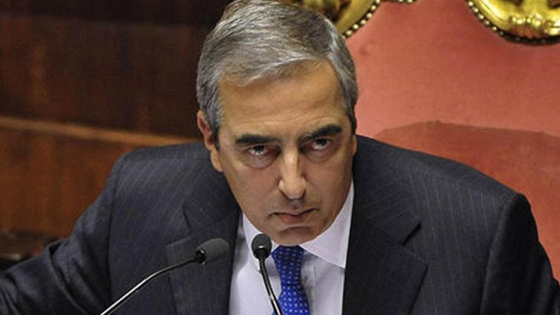 Bari, Gasparri chiede lo scioglimento del comune ed è polemica con Decaro