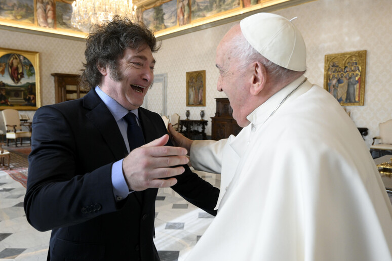 Milei lusinga Papa Francesco ma la frattura resta insanabile