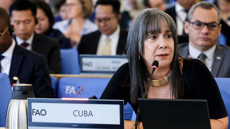 L’ambasciatrice cubana: «I nostri medici studiano 10 anni e girano il mondo»