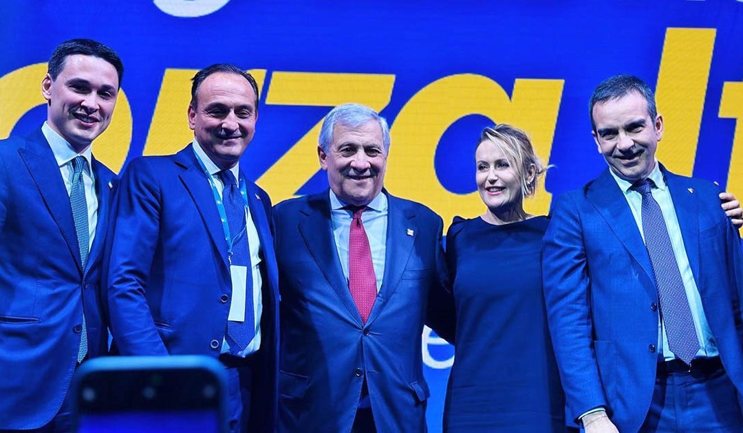 Roberto Occhiuto (il primo a destra) insieme ad Antonio Tajani (al centro) e agli altri vice segretari di Forza Italia