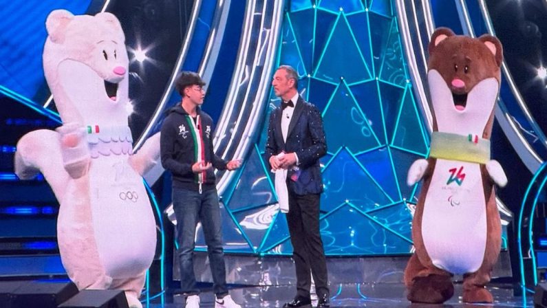 Sanremo 2024, Calabria protagonista con le mascotte delle Olimpiadi Milano - Cortina 2026