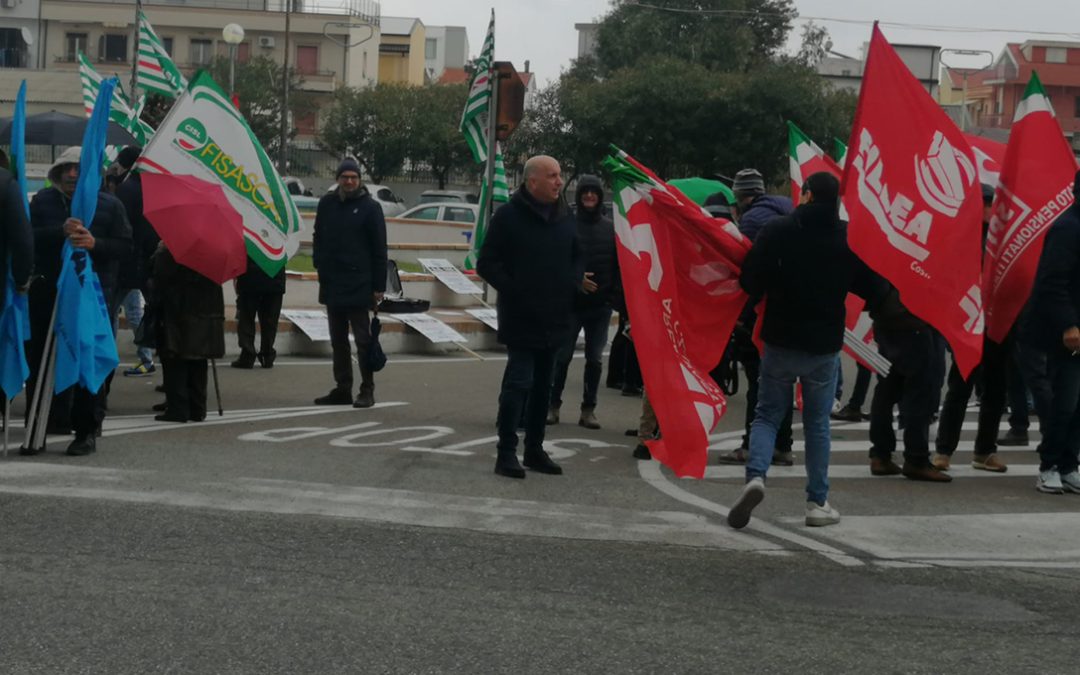 La manifestazione dei sindacati ieri a Melissa (Crotone)