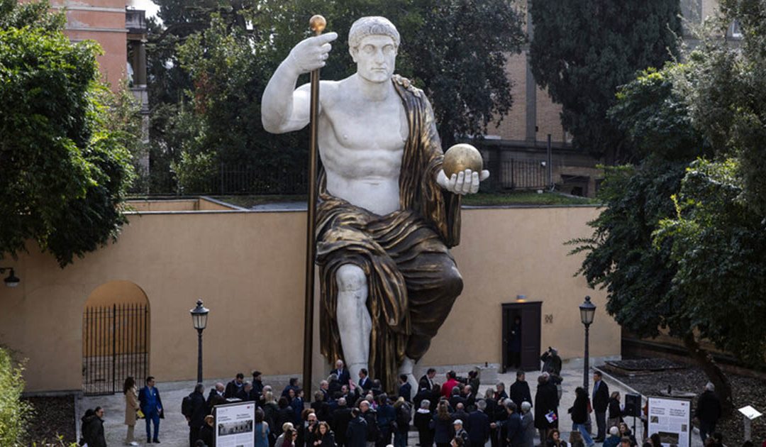La statua del Colosso di Costantino