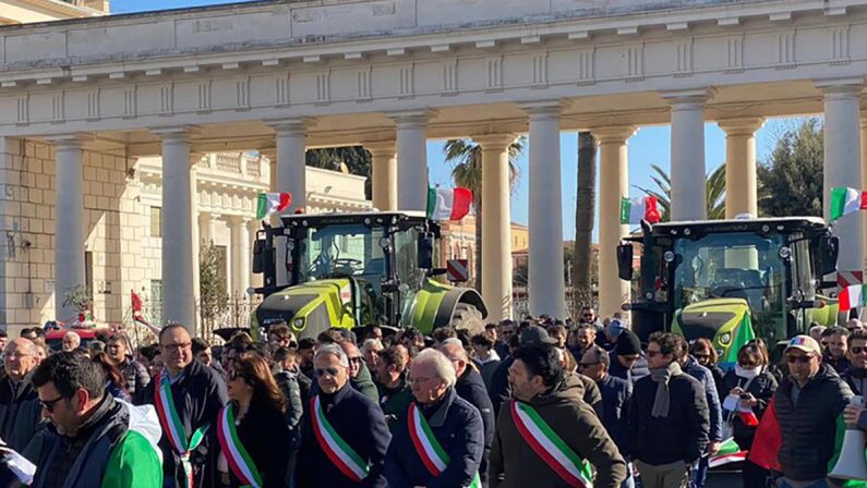 Agricoltori in corteo a Foggia con i trattori
