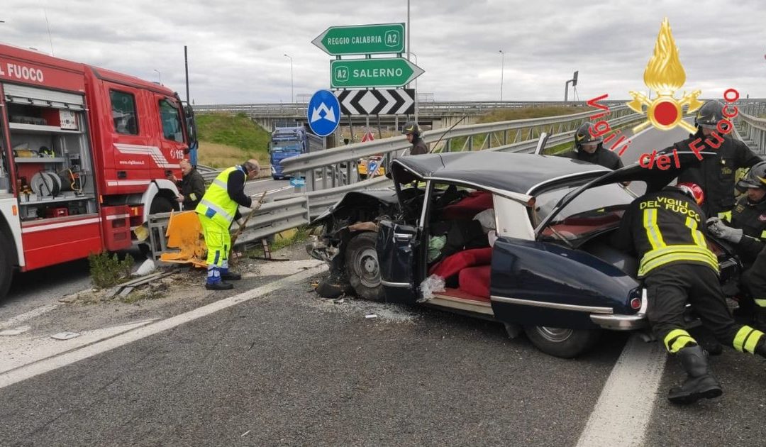 L'auto coinvolta nell'incidente allo svincolo di Lamezia